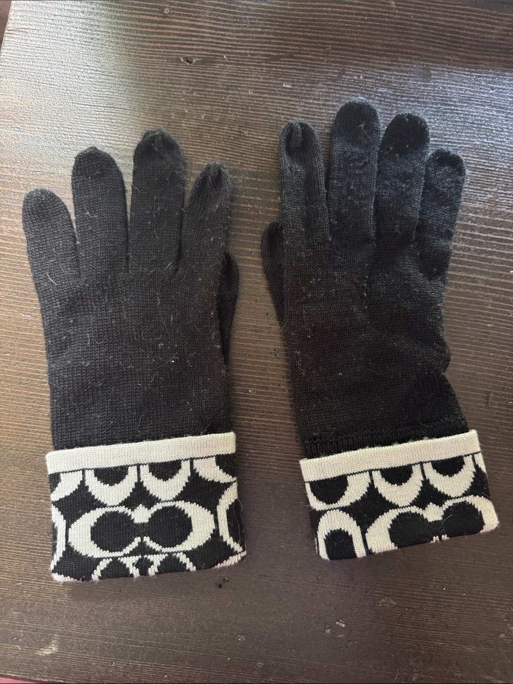 Coach Black and Cream Signature Cuff Knit Gloves